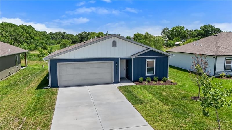 19507 Lincoln St, Spring Hill, KS 66083