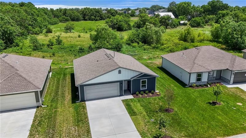 19507 Lincoln St, Spring Hill, KS 66083