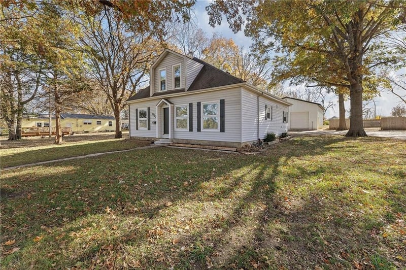 804 10th St, Ottawa, KS 66067