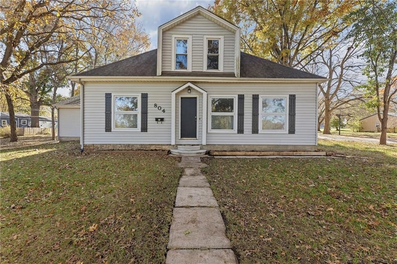 804 10th St, Ottawa, KS 66067