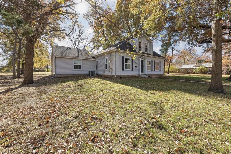 804 10th St, Ottawa, KS 66067
