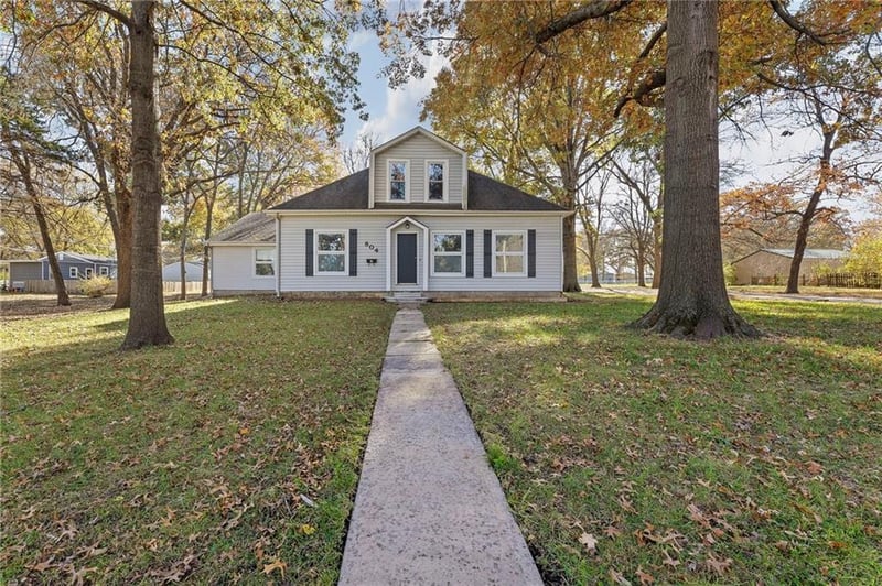 804 10th St, Ottawa, KS 66067