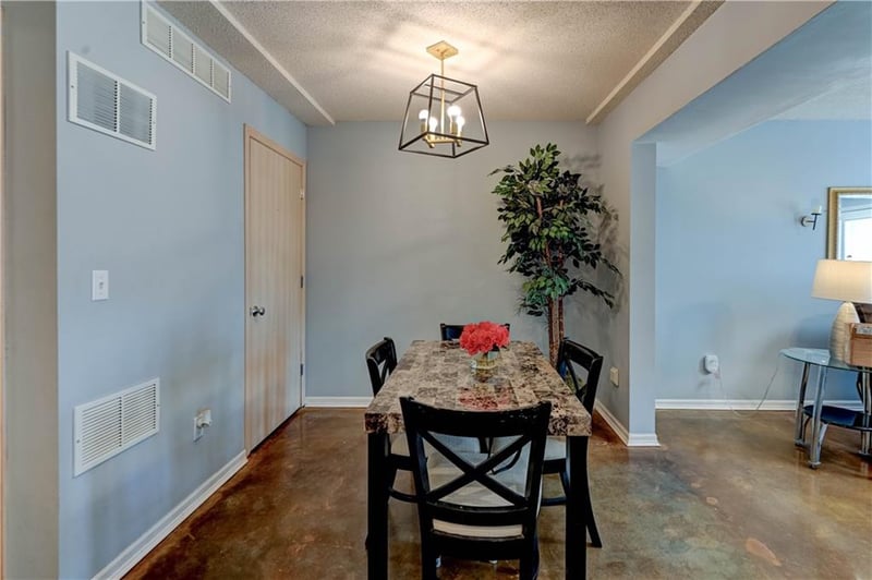 8112 N Lawn Ave, Kansas City, MO 64119