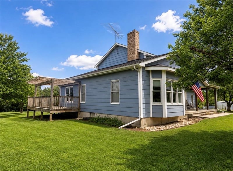 24372 243rd St, Mclouth, KS 66054