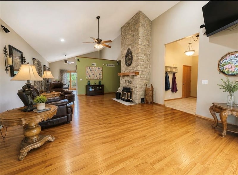 24372 243rd St, Mclouth, KS 66054
