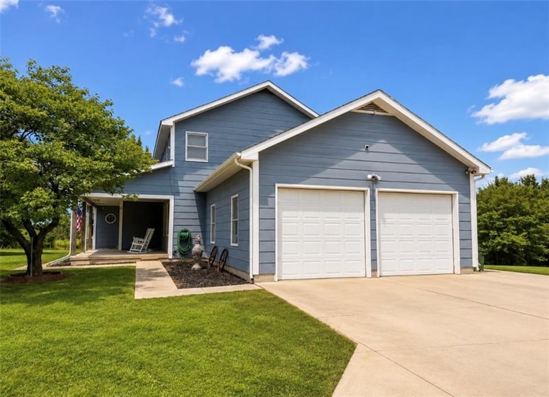 24372 243rd St, Mclouth, KS 66054