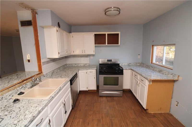 3305 Leonard Rd, St Joseph, MO 64503