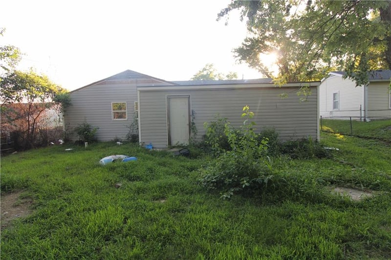 3305 Leonard Rd, St Joseph, MO 64503