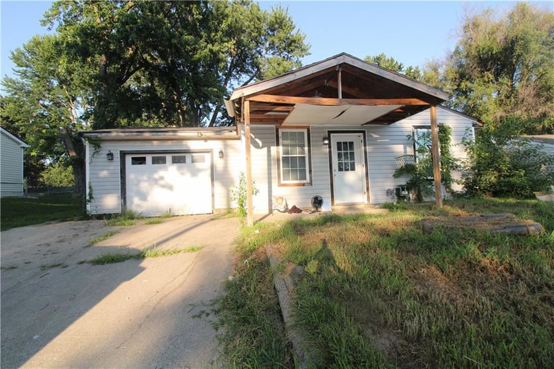 3305 S Leonard Rd, St Joseph, MO 64503