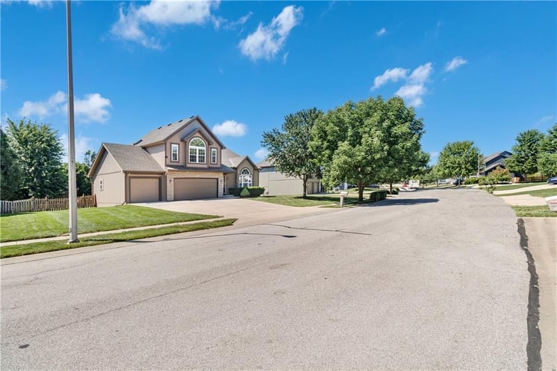 7905 112th St, Kansas City, MO 64157