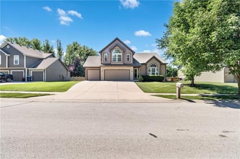 7905 NE 112th St, Kansas City, MO 64157