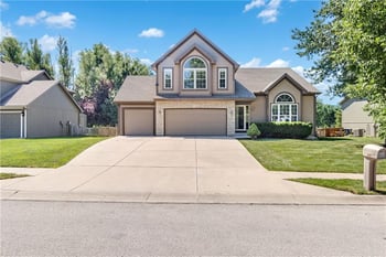 7905 NE 112th St, Kansas City, MO 64157
