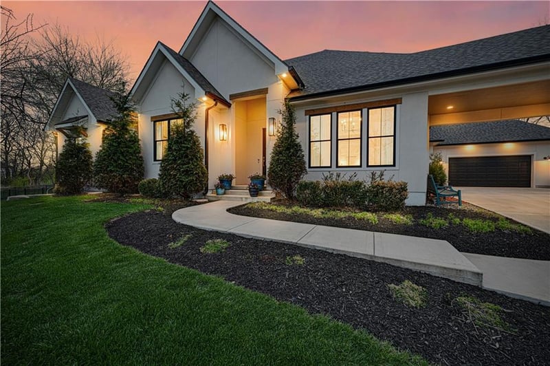 18340 Mohawk Ln, Stilwell, KS 66085