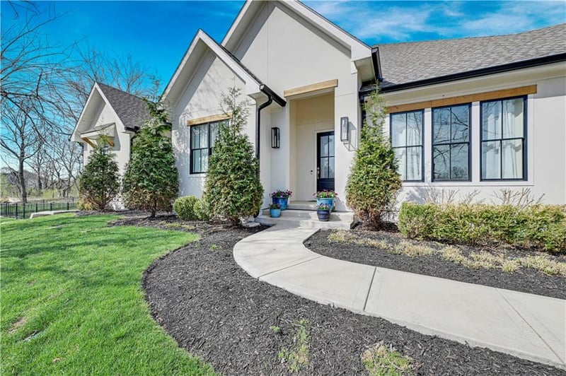18340 Mohawk Ln, Stilwell, KS 66085