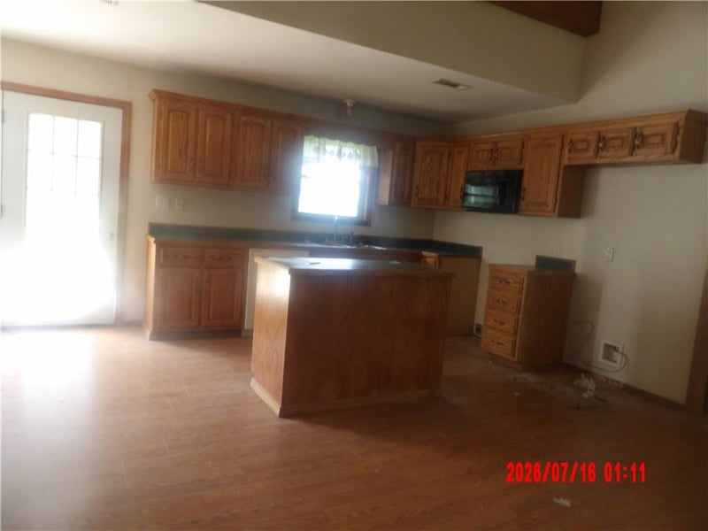 411 Briarwood Dr, Iola, KS 66749