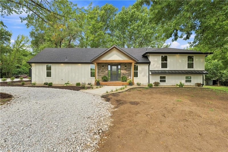 3222 Pryor Rd, Lee's Summit, MO 64082