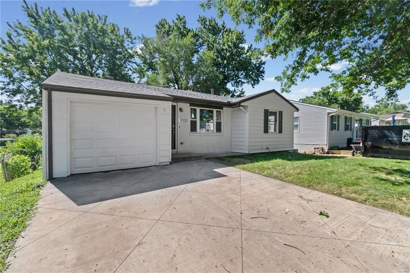 8033 San Rafael Dr, Kansas City, MO 64119
