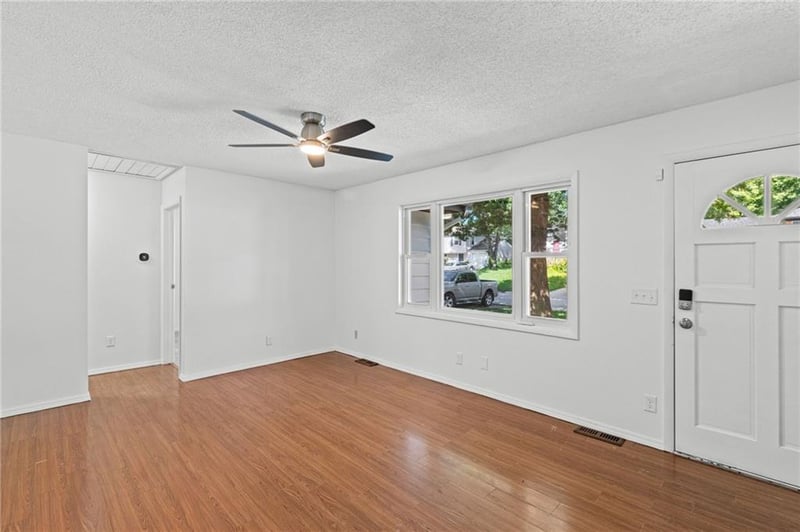 8033 San Rafael Dr, Kansas City, MO 64119