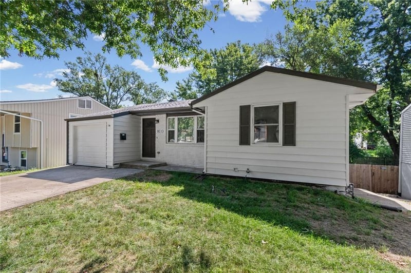 8033 San Rafael Dr, Kansas City, MO 64119