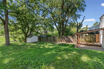 8033 NE San Rafael Dr, Kansas City, MO 64119