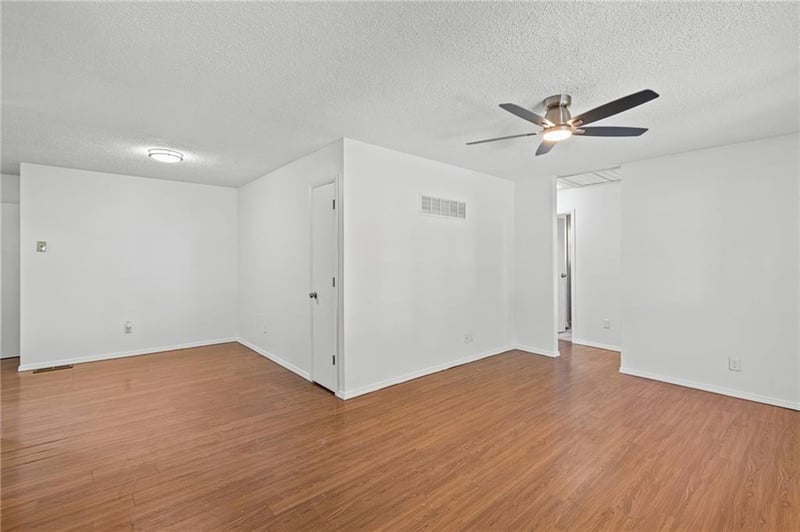 8033 San Rafael Dr, Kansas City, MO 64119