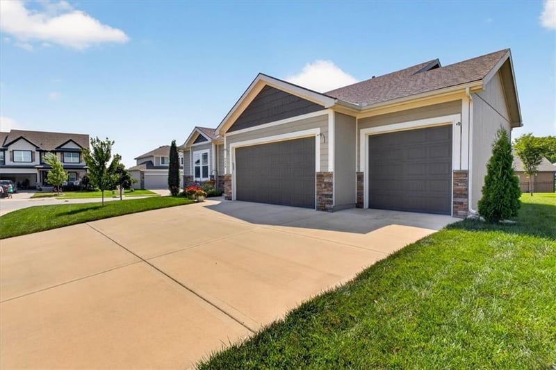 2339 Skopelos Ct, Blue Springs, MO 64029
