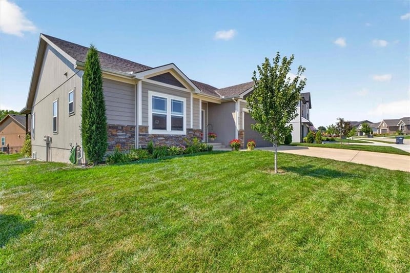 2339 Skopelos Ct, Blue Springs, MO 64029