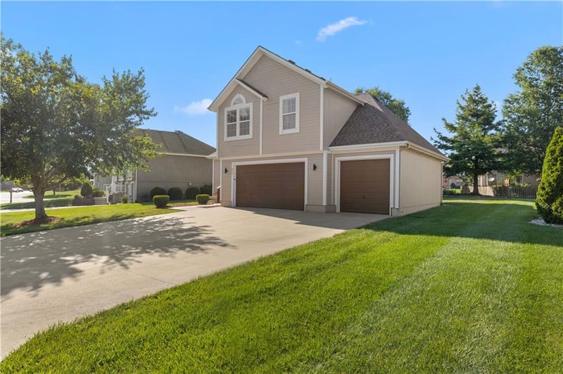804 34th Ter, Lee's Summit, MO 64082