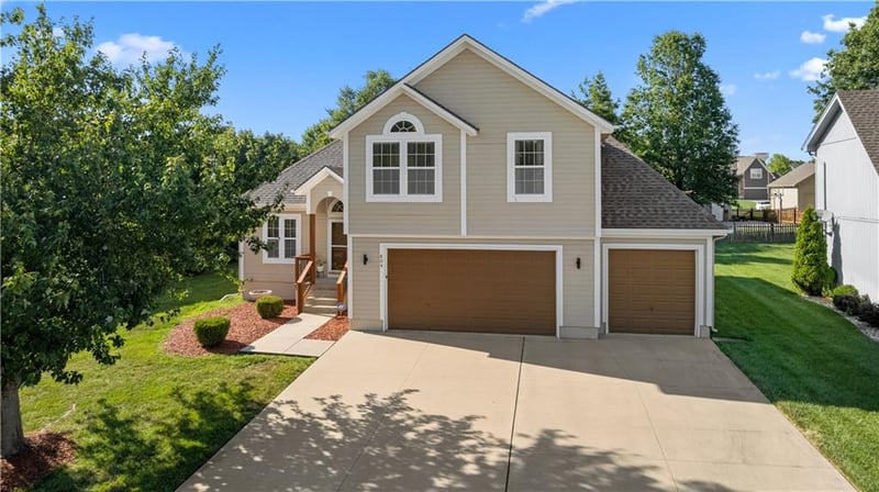 804 34th Ter, Lee's Summit, MO 64082