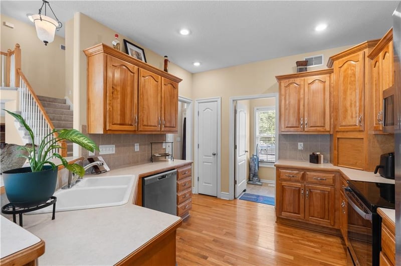 804 34th Ter, Lee's Summit, MO 64082