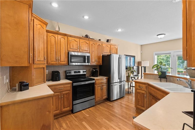 804 34th Ter, Lee's Summit, MO 64082