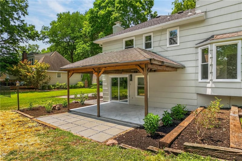 10505 Belinder Rd, Leawood, KS 66206