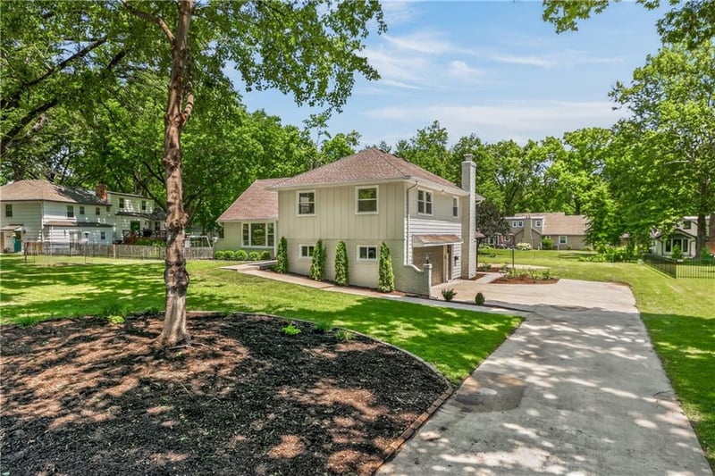 10505 Belinder Rd, Leawood, KS 66206