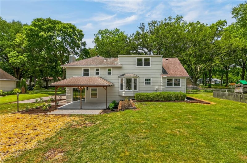 10505 Belinder Rd, Leawood, KS 66206