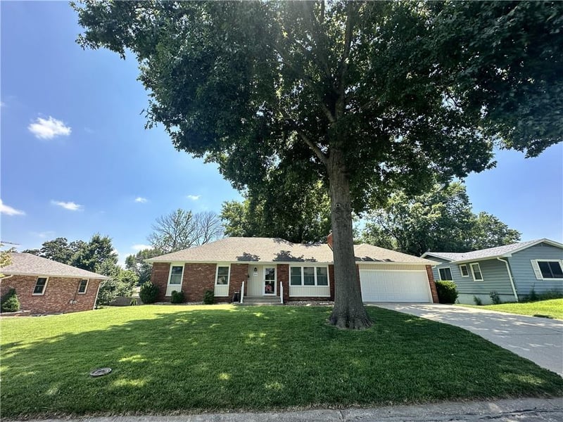 304 Hillcrest Dr, Warrensburg, MO 64093