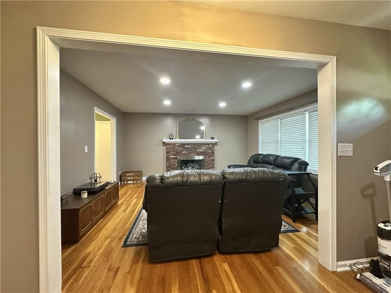 304 Hillcrest Dr, Warrensburg, MO 64093