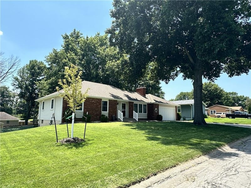 304 Hillcrest Dr, Warrensburg, MO 64093