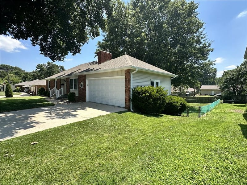 304 Hillcrest Dr, Warrensburg, MO 64093