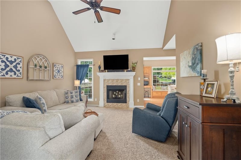 5602 Long View Dr, St Joseph, MO 64503
