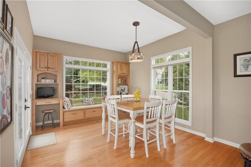 5602 Long View Dr, St Joseph, MO 64503