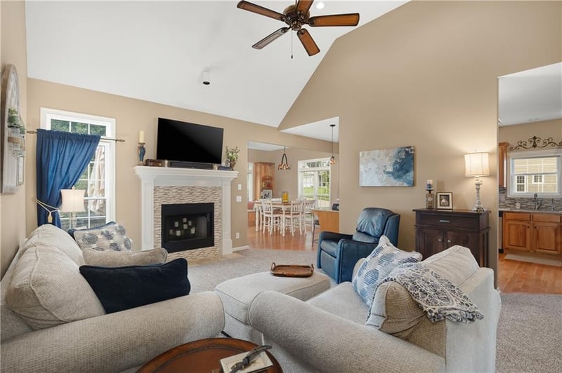 5602 Long View Dr, St Joseph, MO 64503
