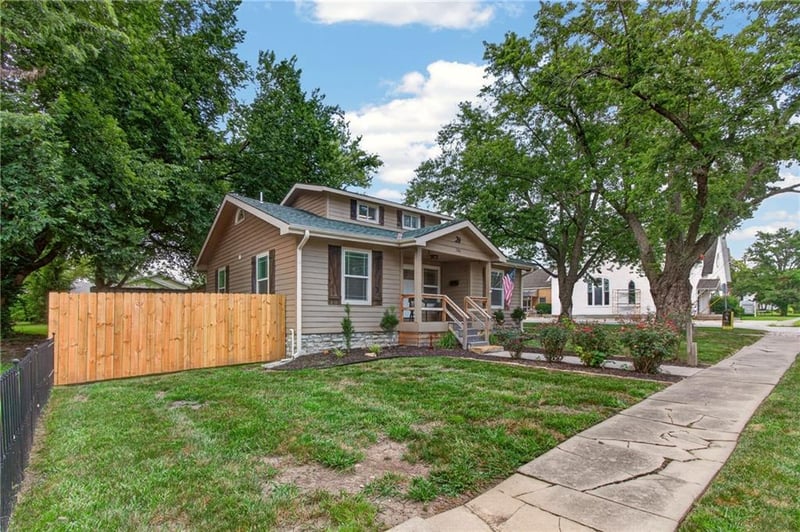 300 Pine St, Butler, MO 64730