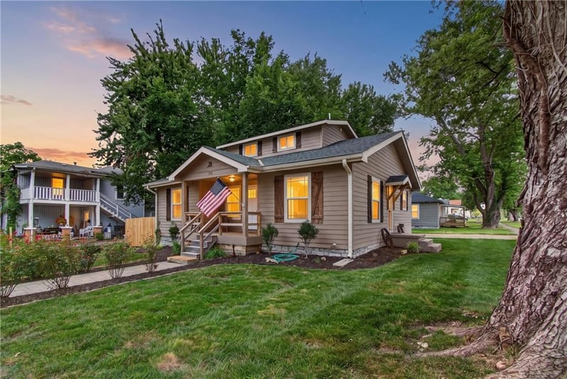 300 Pine St, Butler, MO 64730