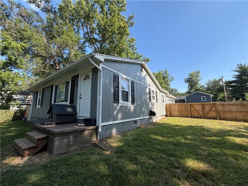 113 Elm St, Buckner, MO 64016