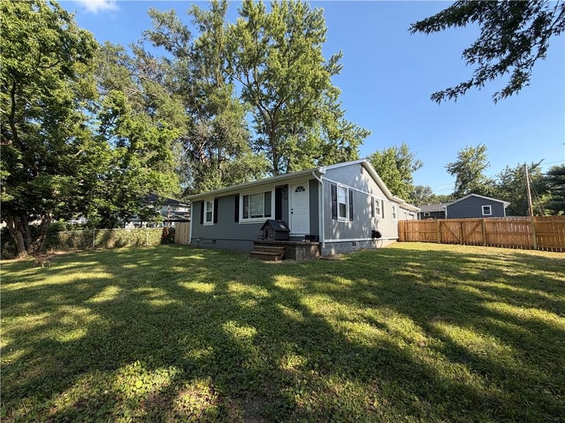 113 Elm St, Buckner, MO 64016