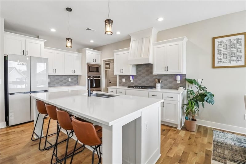 2705 Meadowbrook Ct, Tonganoxie, KS 66086