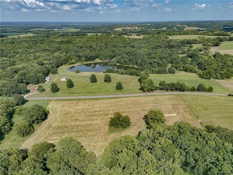 9964 State Route M Hw, Breckenridge, MO 64625