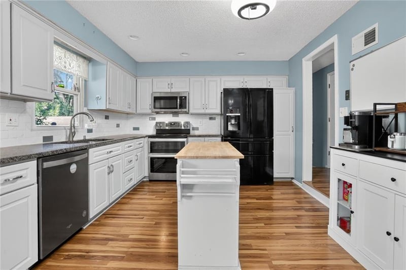 11603 77th St, Lenexa, KS 66214