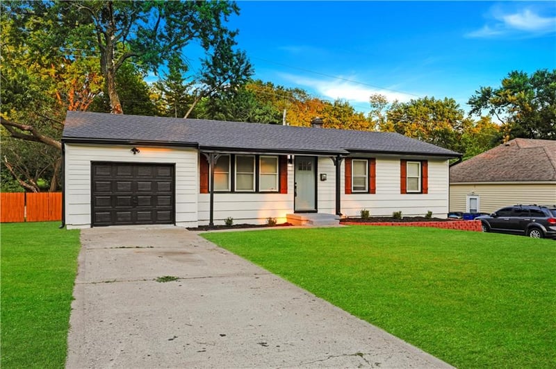 6409 Woodland Ave, Gladstone, MO 64118