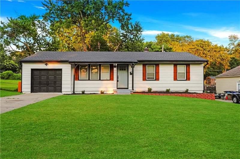 6409 Woodland Ave, Gladstone, MO 64118